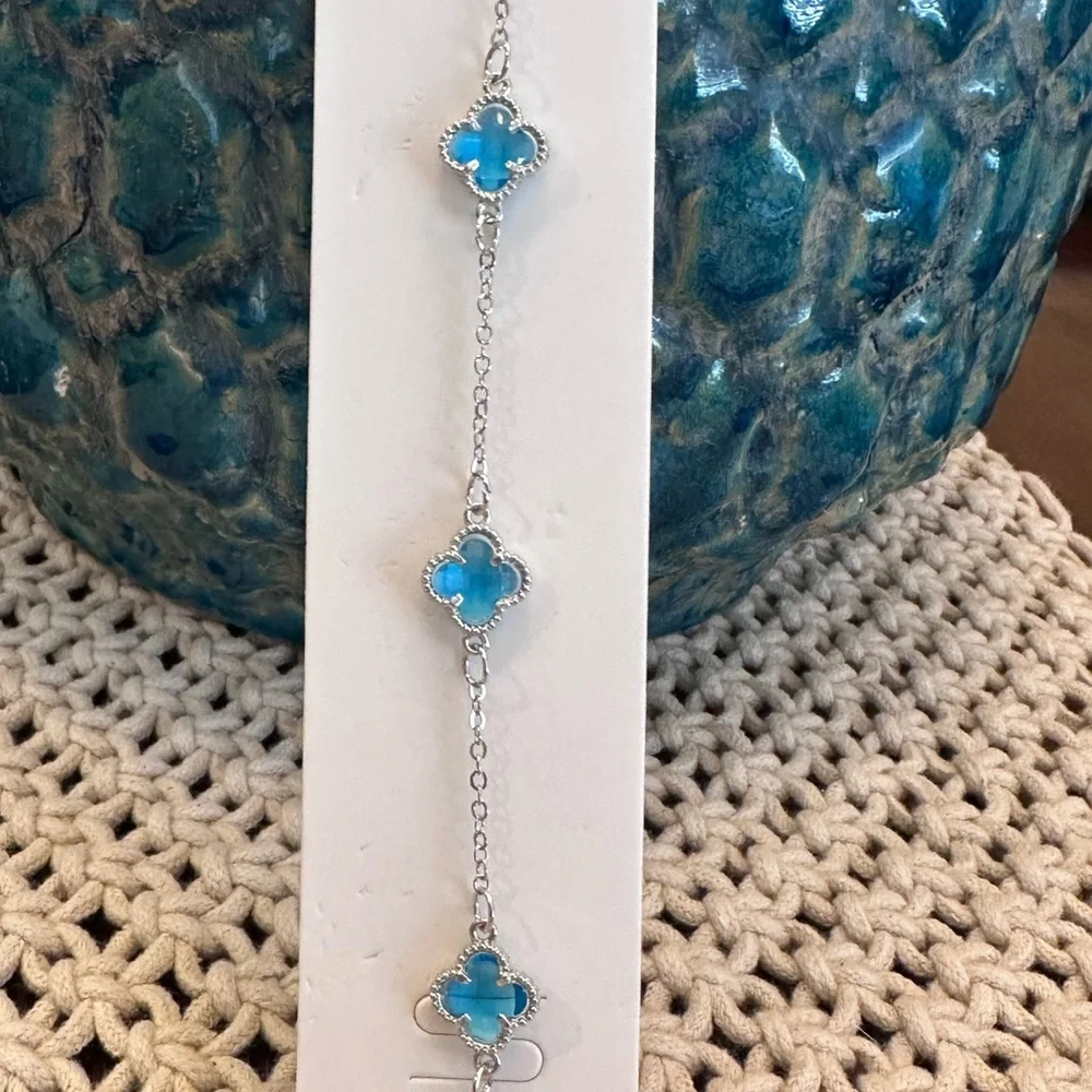 Elegant Silver‎ and Blue Clover Necklace NWT